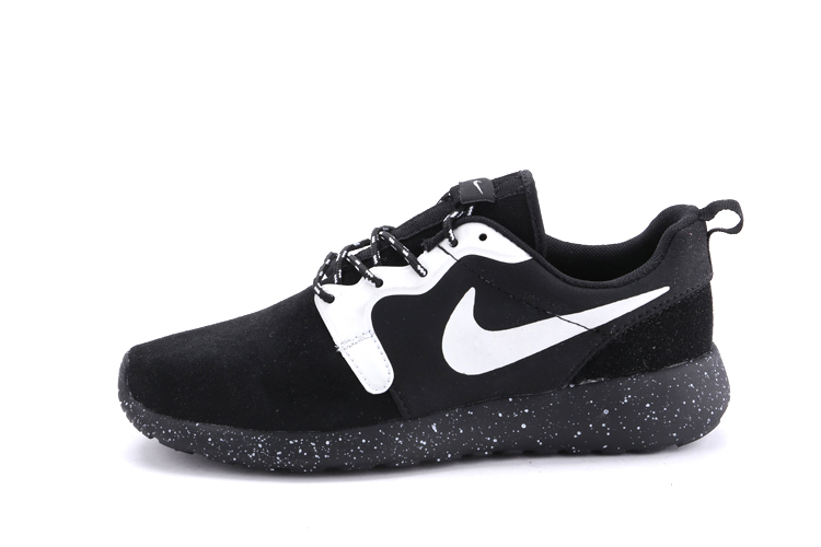nike rosherun hyp prs qs chaussures noir et blanc (3)